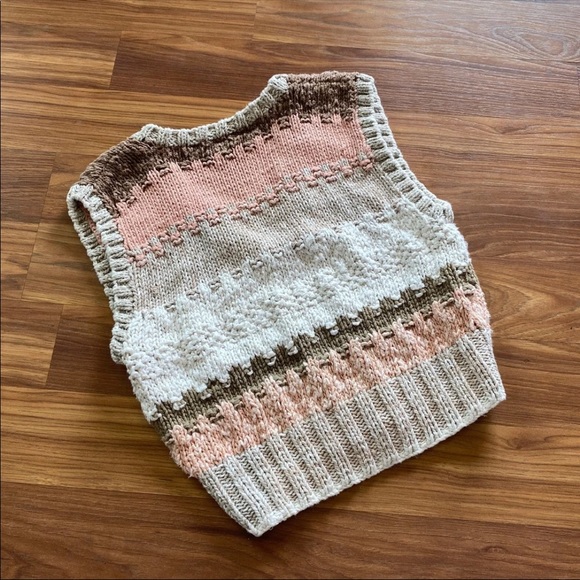 ❗️SOLD❗️Vintage Sweater Vest - Picture 4 of 7